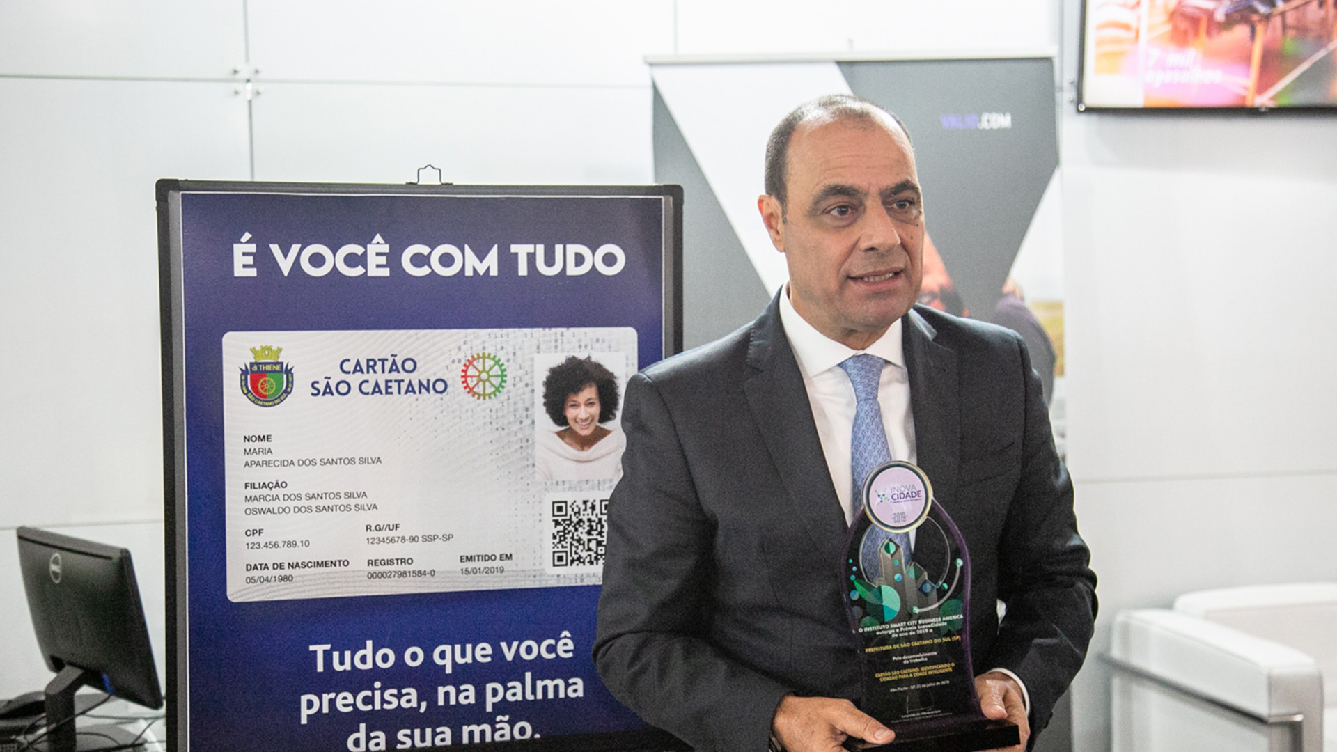 Auricchio recebe Prêmio InovaCidade pela criação do Cartão São Caetano