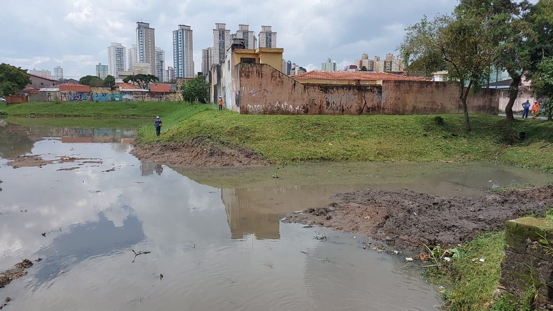 Jardim Bom Pastor recebe limpeza preventiva para controlar impactos causados por fortes chuvas2