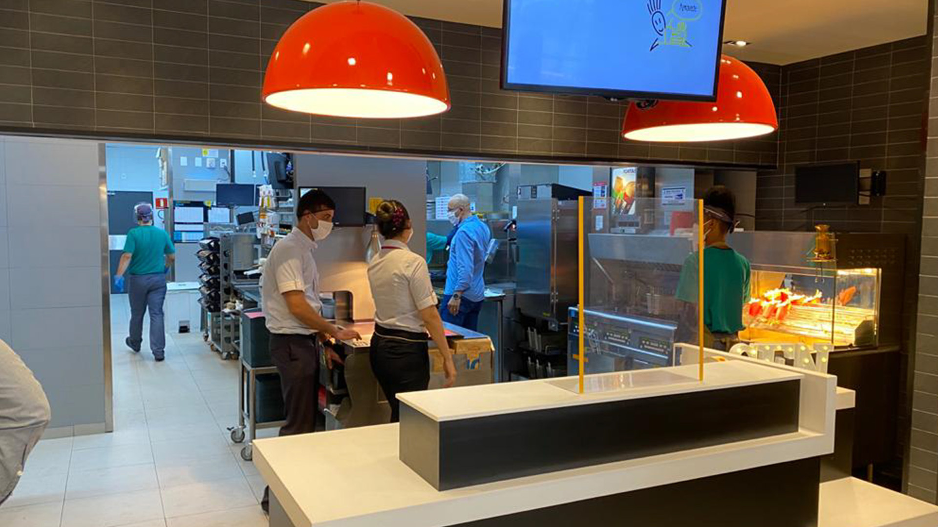 Rede de fast food inaugura 12a unidade em Santo Andre e gera emprego e renda4