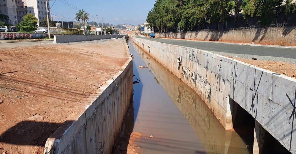 Canalização do córrego Cassaquera avança para rotatória da avenida Giovanni Battista Pirelli - Foto: Odair Junior/ ABC Agora