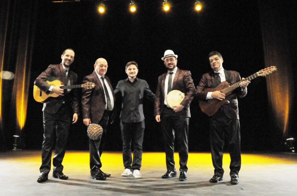 Coro da Cidade homenageia Adoniran Barbosa em gravação com o conjunto Demônios da Garoa