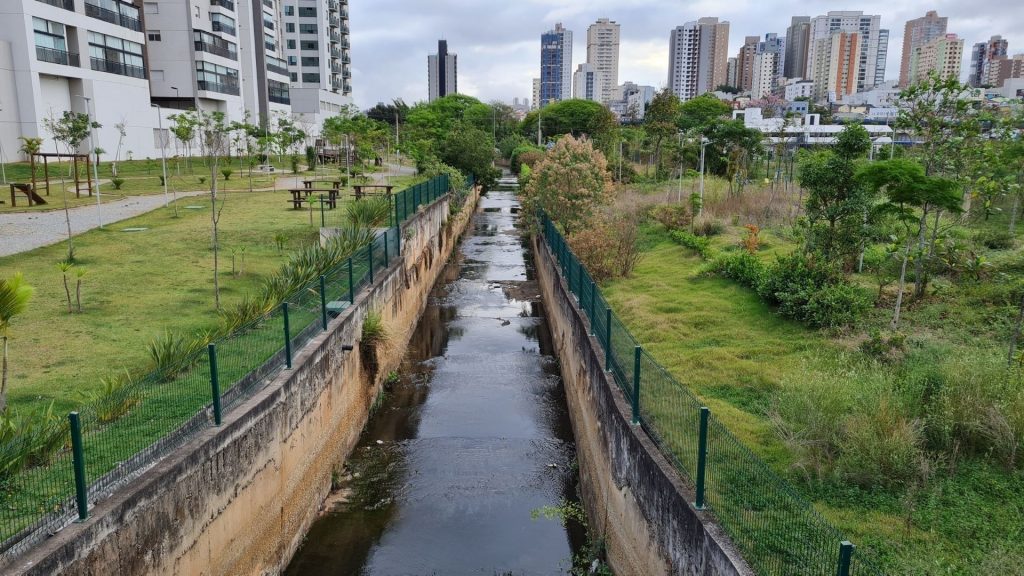 Sabesp amplia tratamento de esgoto em Santo André e despolui mais três córregos do município