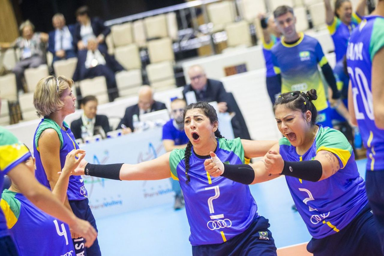 Seleção feminina conquista título mundial inédito no vôlei sentado