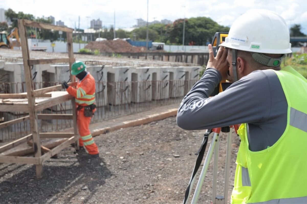 Santo André começa a instalar estruturas de novas pontes e viadutos do