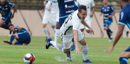 corinthians sofre com campo molhado na partida contra o sao bento 1486239105087 615x300