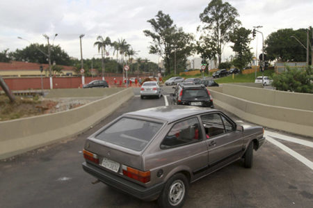 Ponte da avenida dos Estados na altura da rua dos Alpes é liberada para veículos