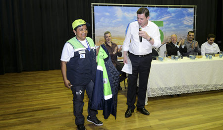 Prefeitura de São Bernardo entrega tablets e novos uniformes para os Agentes de Saúde