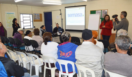 Projeto no Jardim Santo André orienta moradores sobre problemas do descarte irregular de lixo