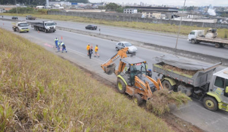 Serviços de zeladoria chegam à avenida Jacu Pêssego