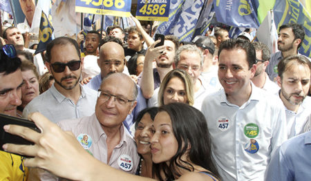 Em Santo André prefeito Paulo Serra faz ação com Geraldo Alckmin