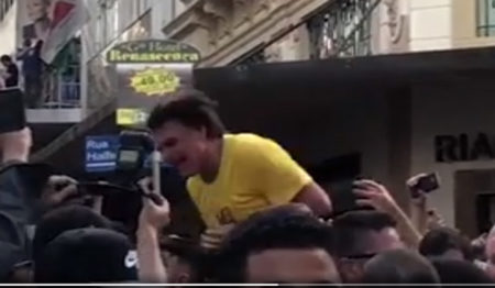 Jair Bolsonaro é ferido com faca durante campanha em Juiz de Fora