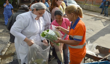 Na estreia do Moeda Verde no núcleo Eucaliptos moradores entregam 250 kg de resíduos