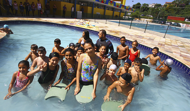 Aulas de natação e hidroginástica gratuitas