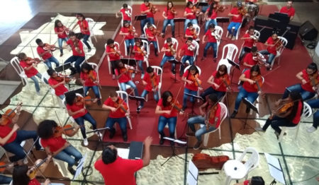 Capela da Sta Casa de Mauá recebe orquestra em evento natalino