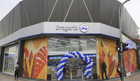 Coop inaugura 50ª drogaria