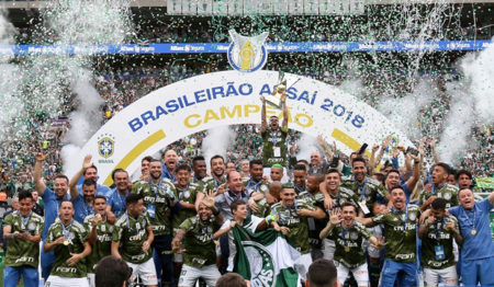 Palmeiras supera Vitória no Allianz Parque e festeja decacampeonato com a torcida