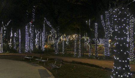 Parque Celso Daniel ganha Vila de Natal com parque temático e iluminação especial