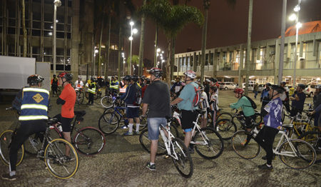 Pedal Solidário de Natal acontece nesta terça feira e arrecadará bonecas e bolas novas para crianças carentes