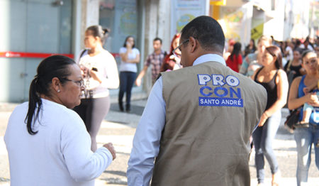 Procon Móvel atende na rua Coronel Oliveira Lima nesta quarta feira