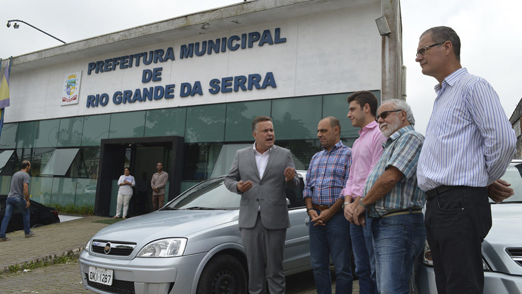 José Auricchio e Thiago Auricchio visitam Gabriel Maranhão para doação de veículos à Guarda Municipal de Rio Grande