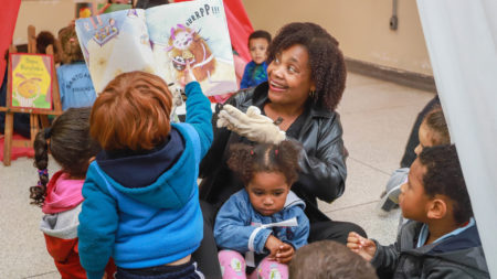 Projeto Tendas Literárias incentiva leitura e autonomia dos alunos de creche no Recreio da Borda do Campo