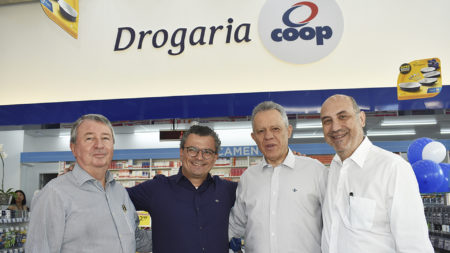 Coop inaugura nova drogaria e anuncia mais quatro para este ano