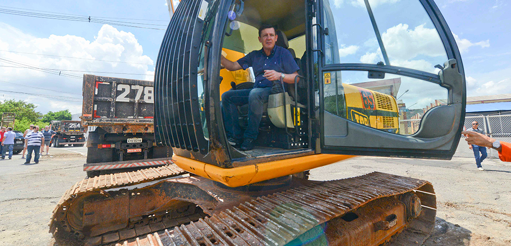 Prefeito Orlando Morando autoriza obra para canalização do Ribeirão dos Couros