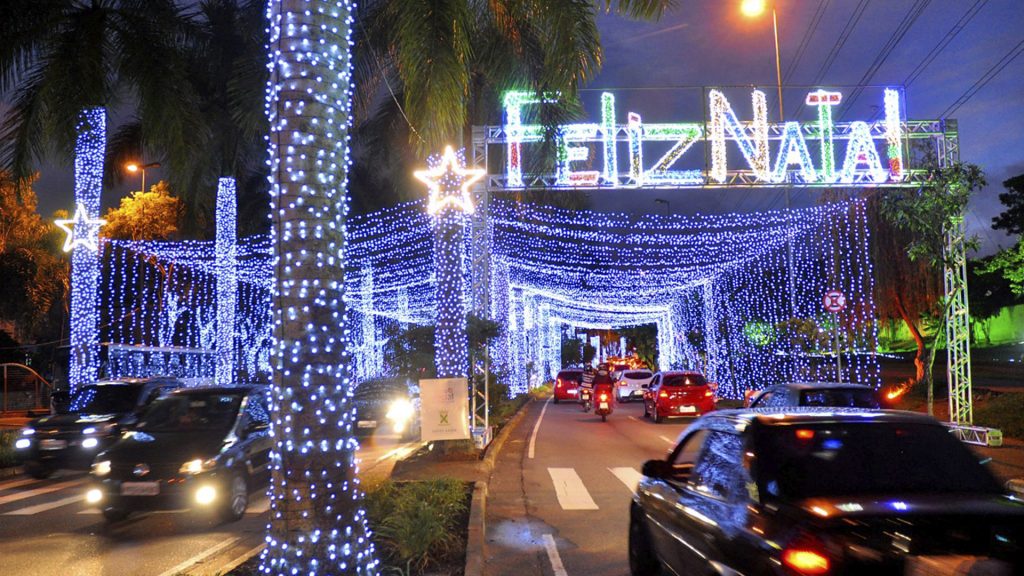 Santo André inaugura Vila de Luz em formato drive thru3