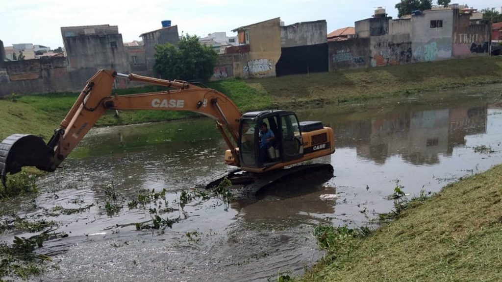 Jardim Bom Pastor recebe limpeza preventiva para controlar impactos causados por fortes chuvas