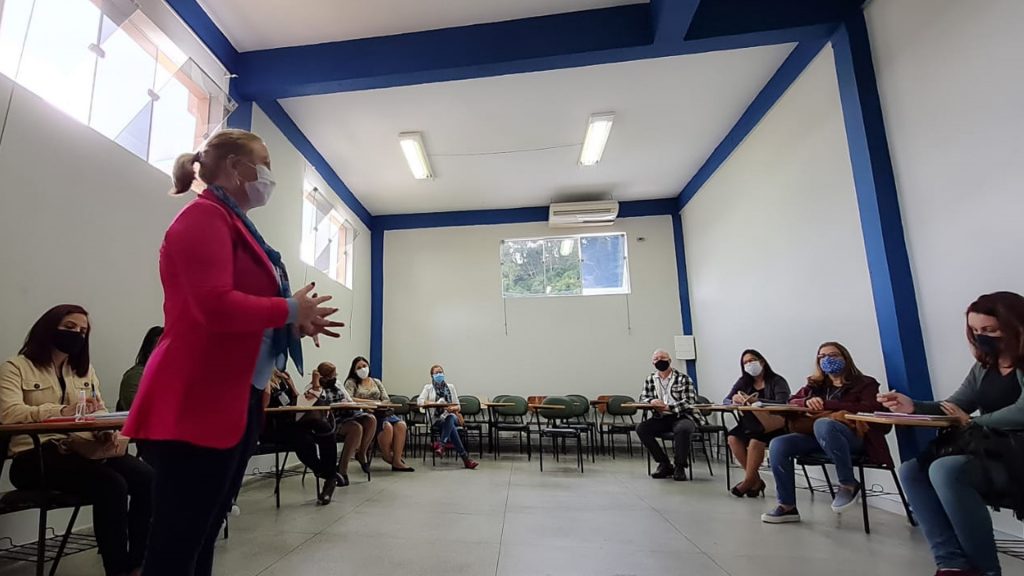 Educacao de Ribeirao Pires promove integracao de professores assistentes das escolas municipais