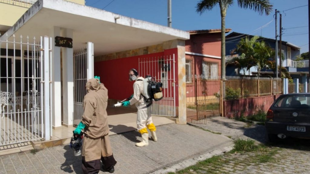 Nebulização contra a dengue avança na Vila Suíssa em Ribeirão Pires