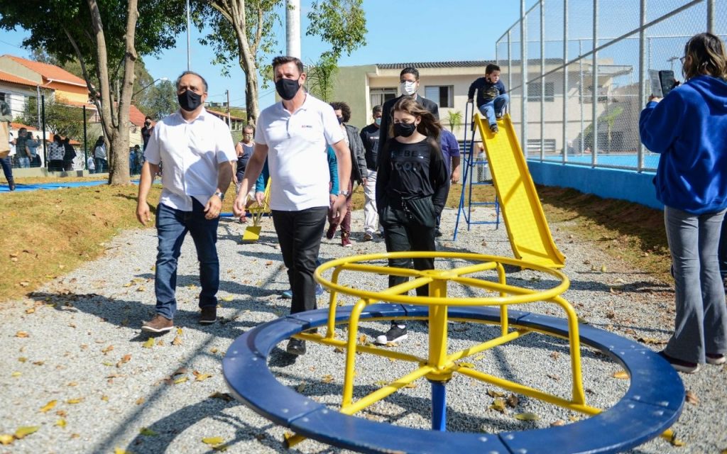 Prefeito Orlando Morando entrega a 45ª Praça-Parque da cidade no bairro Independência