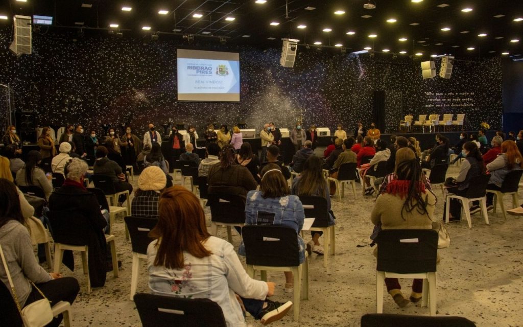 Educação de Ribeirão Pires dá as boas-vindas aos novos estagiários