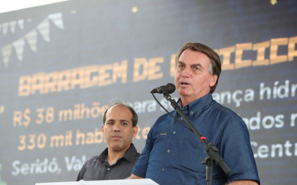 Com obstrução intestinal, Bolsonaro será levado para São Paulo