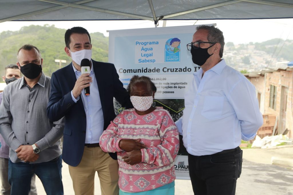 Programa Água Legal beneficia 4 mil moradores da Comunidade Cruzado