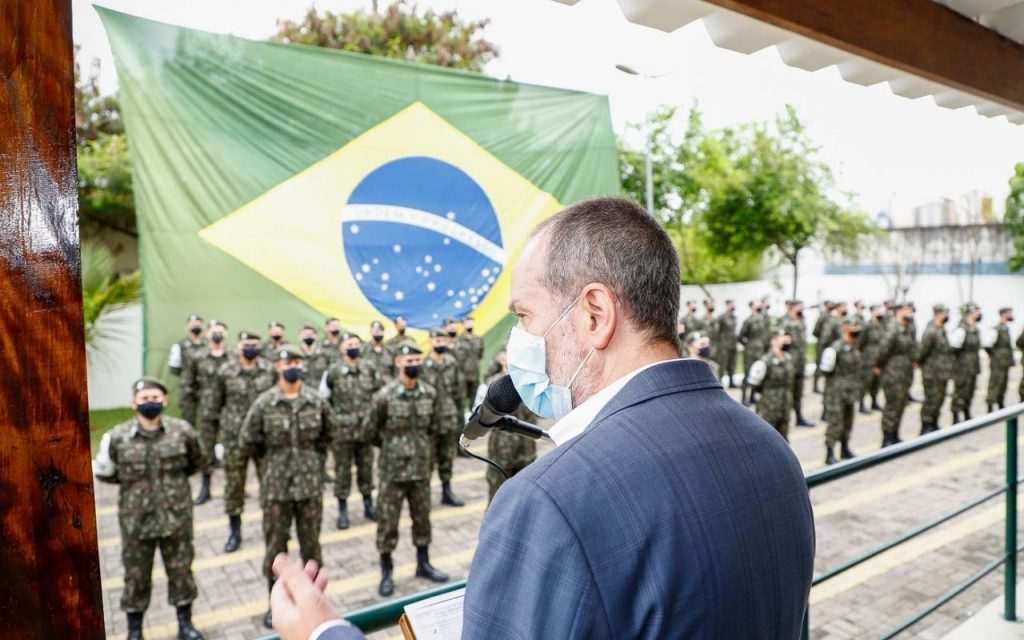 Tite Campanella participa de formatura de entrega de Boinas Verde-Oliva a 99 atiradores do Tiro de Guerra