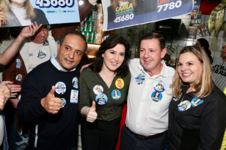 Carla Morando faz caminhada em centro comercial de São Bernardo ao lado de Simone Tebet