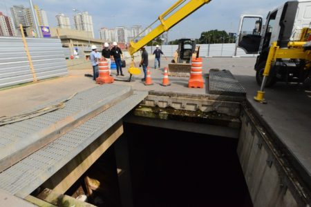 Prefeito Orlando Morando determina operação de limpeza do Piscinão do Paço