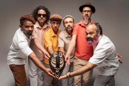 Mestre Ambrósio anuncia uma série de shows em celebração aos 30 anos de carreira, em São Paulo e Recife, com a formação original