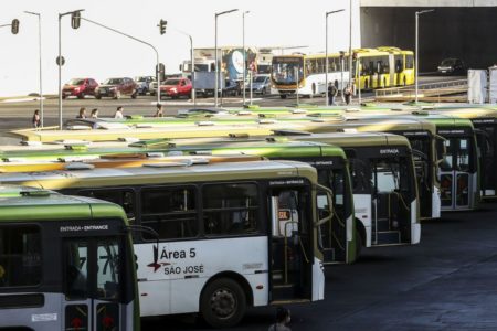 Ministro do STF determina transporte público em nível normal no dia 2