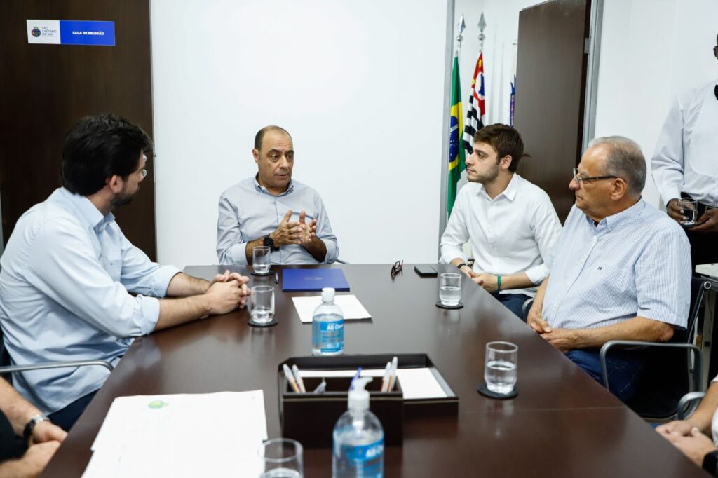 Auricchio assina ordem de serviço para início de obras no Viaduto Independência, que liga São Caetano à capital