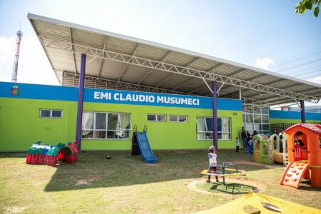 Auricchio entrega a revitalização de mais uma escola de Educação Infantil no Bairro Cerâmica