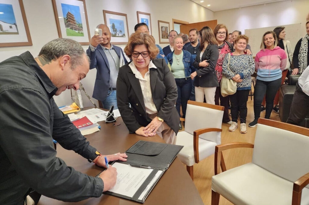 Guto Volpi autoriza início da reforma da Vila Do Doce