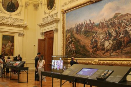 Museu do Ipiranga recebe visita de diplomatas