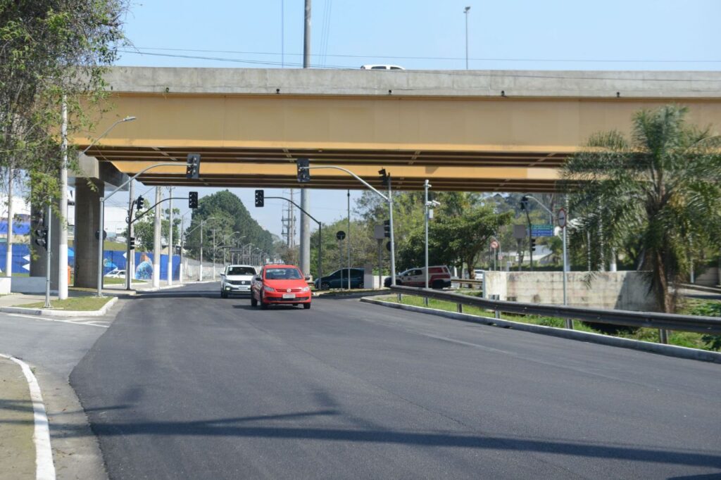 Obras de recapeamento da Av. Robert Kennedy e da Ponte Estaiada avançam em São Bernardo