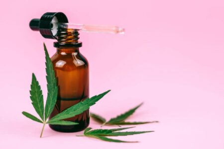 Outubro Rosa: cannabis medicinal alivia os efeitos colaterais do câncer