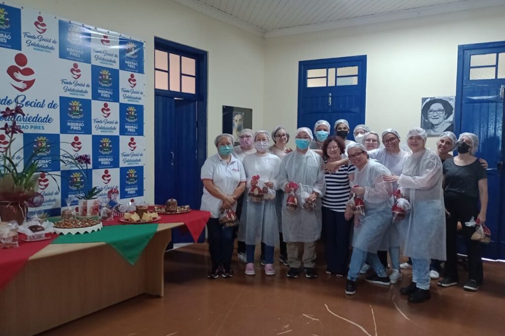 A Presidente do FSS, Lígia Volpi, a aluna Rúbia de Almeida e a professora Ivone Ferri