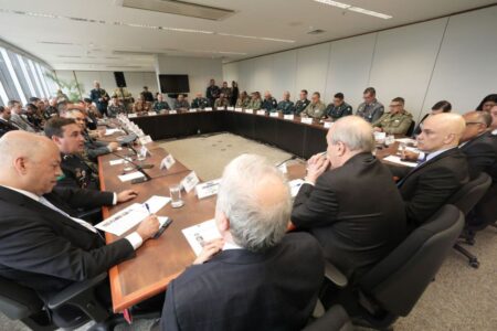 Presidente do TSE e comandantes da PM discutem ações nas eleições