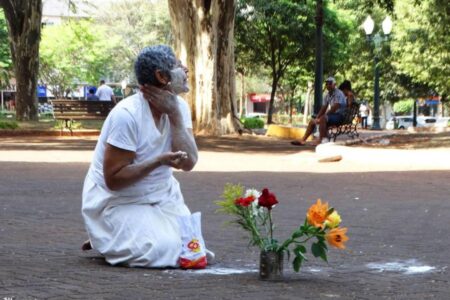 Teatro no Centro de São Paulo: Espetáculo Risoflora traz relatos e histórias da cultura popular brasileira