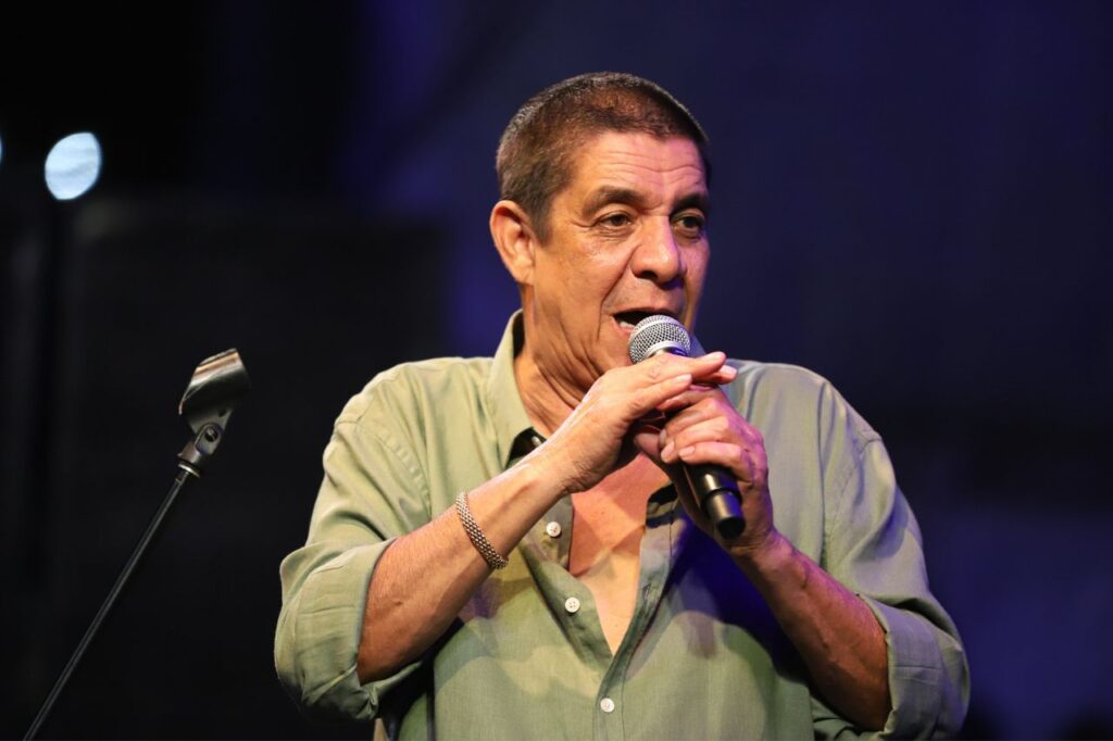 Zeca Pagodinho leva 30 mil pessoas para sambar na Praça da Moça